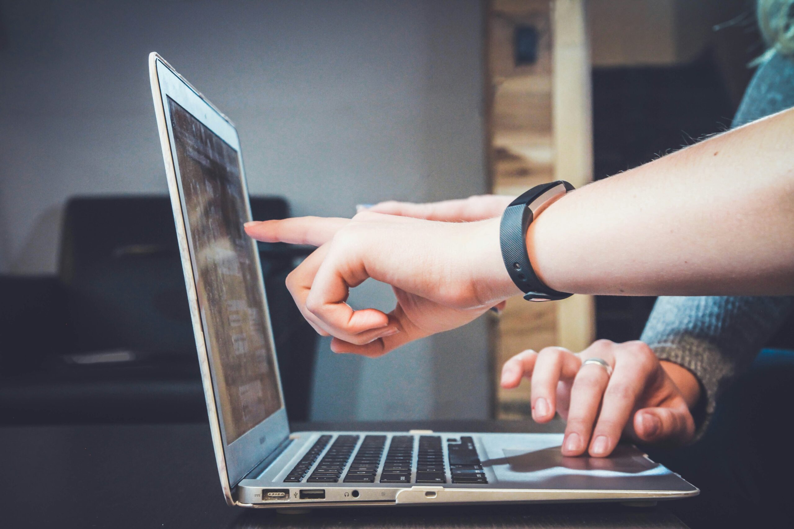 Buyer and supplier collaborating online to review inspection photos and quality documents